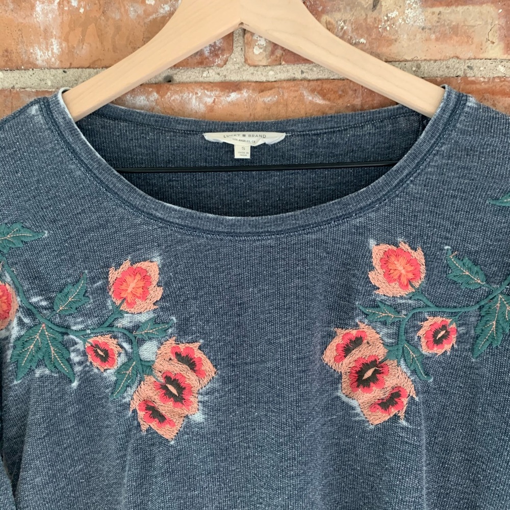 Sweater with Embroider Flowers